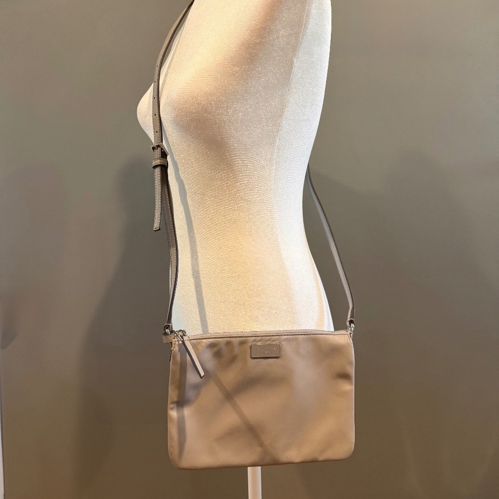 *PRE-OWNED* Kate Spade Dawn Triple Gusset Crossbody Bag in Taupe - Picture 2 of 7